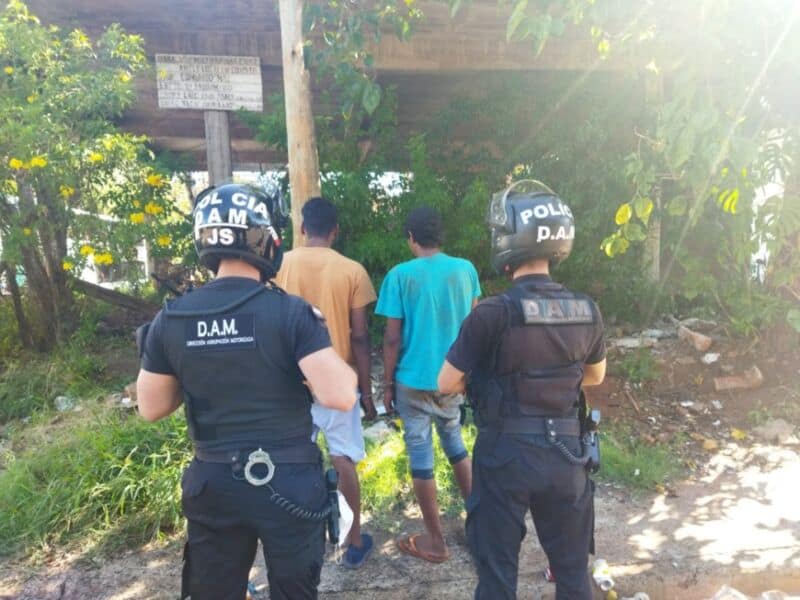 Dos detenidos al ser captados por cámaras de seguridad cuando intentaban robar a una joven en Posadas 1 2 - detenido1 - 1