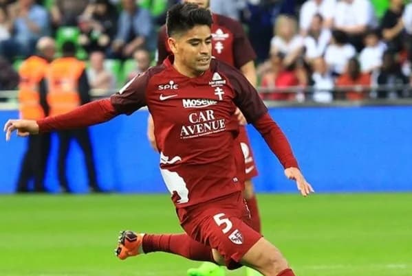 Gerónimo Poblete, que huyó de Ucrania, firma con Independiente