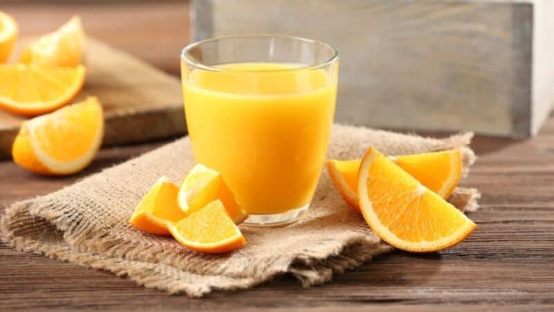 Las 7 enfermedades mortales que se evitarían con un vaso de jugo de naranja por día