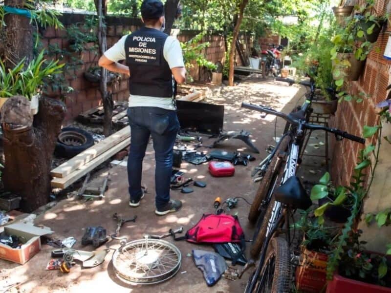 Desbarataron un kiosco de droga en Posadas: cuatro detenidos y un menor demorado