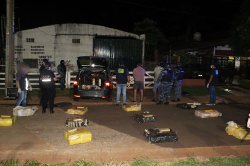 Detuvieron a tres hombres y secuestraron un automóvil repleto de droga en Posadas