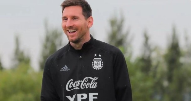 Messi dejó atrás el cuadro febril, entrenó bien y será titular