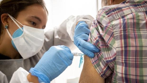 Adelantan la campaña de vacunación antigripal al 25 de marzo