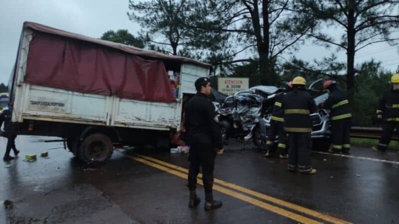 Accidente fatal en Campo Grande: choque entre una camioneta y un camión sobre la ruta 14 dejó dos muertos