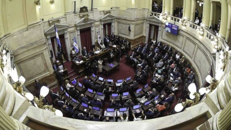 El Congreso define la próxima semana si la deuda al FMI se pagará con fondos fugados