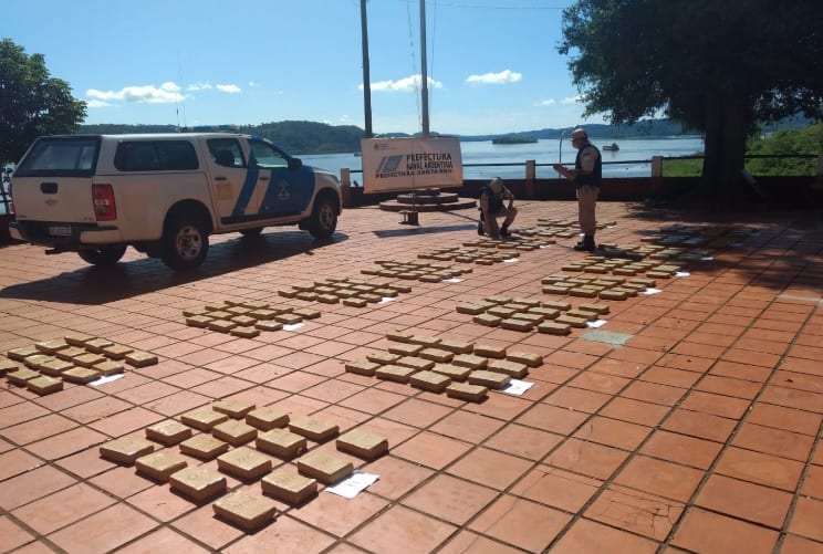 Golpe al narcotráfico: incautaron marihuana valuada en más de $30 millones en Santa Ana y Puerto Leoni
