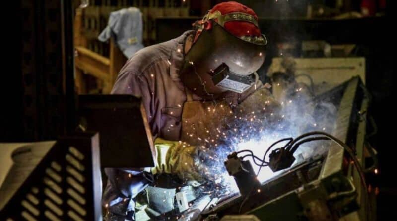 La economía cayó por segundo mes consecutivo en junio: se contrajo 0,7%