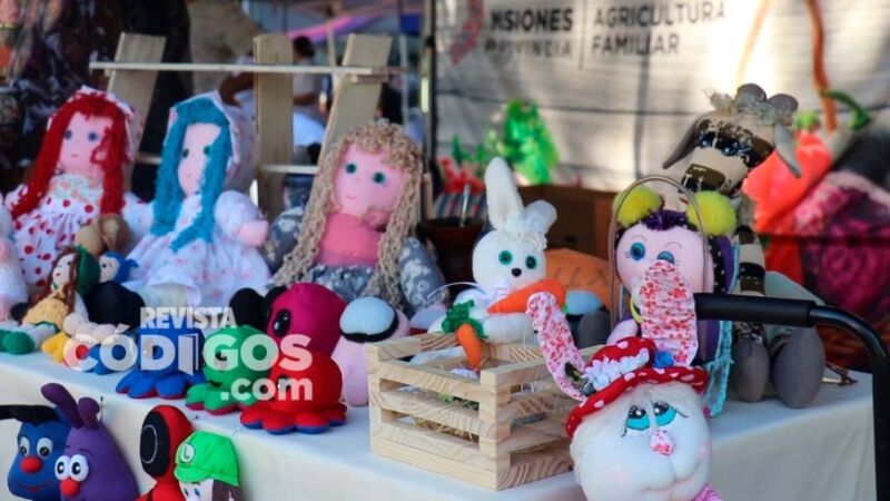 Con productores y artesanos de diferentes municipios, se realizó la feria “Pascuas Soberanas” en Posadas 6 12 - Feria 1 - 11
