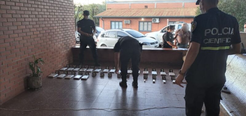Incautaron más de 100 kilos de marihuana valuados en casi 120 millones de pesos en Capioví y Posadas 3 6 - Marihuana 2 - 5