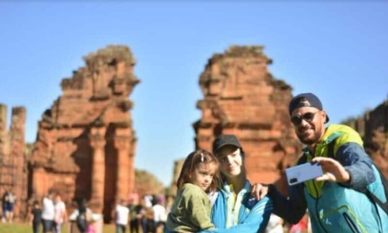 Más de 2 millones de turistas viajaron por Argentina durante Semana Santa, según informe de CAME