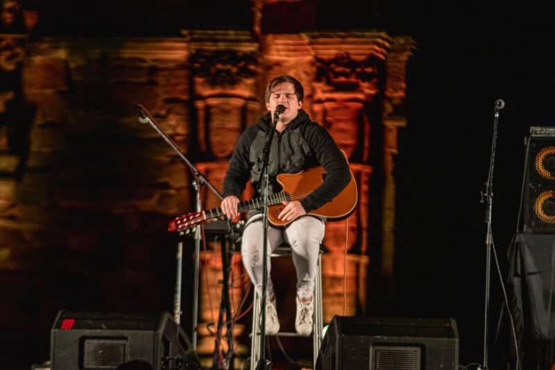 La plaza central de San Ignacio Mini volvió a vibrar este Jueves Santo 4 8 - Nahuel Pennisi 2 - 7