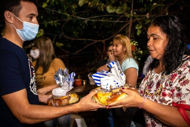 Entregaron roscas y huevos de pascuas a comedores y merenderos en Posadas 3 6 - Pascuas 3 - 5