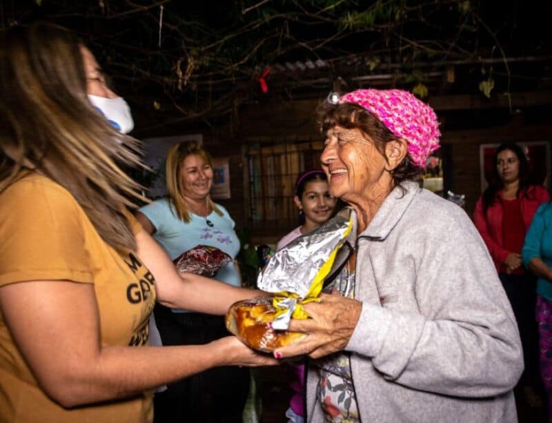 Entregaron roscas y huevos de pascuas a comedores y merenderos en Posadas 4 8 - Pascuas 4 - 7