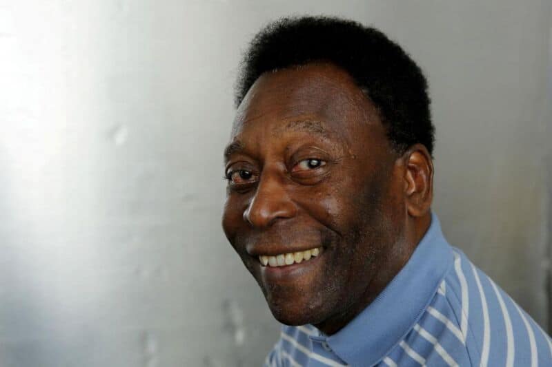 Dieron de alta a Pelé tras permanecer tres días internado