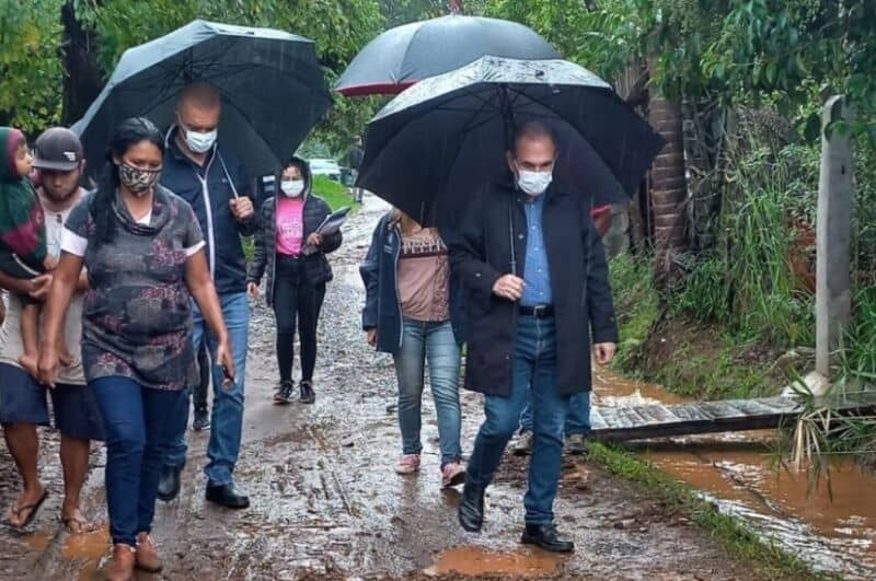 Stelatto y Arce recorrieron los barrios más afectados por el temporal en Posadas