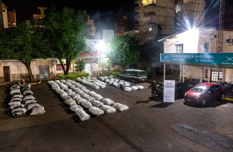 Posadas: gendarmes decomisaron cargamento de zapatillas ilegales valuado en más de $40 millones