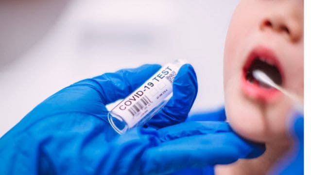 Detectan un “grave síndrome” en menores de 5 años tras contagiarse de covid