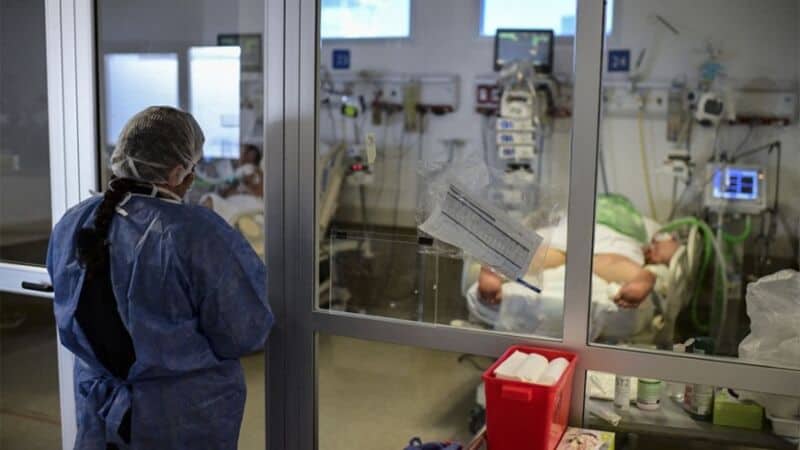 Destacan que gracias a las vacunas la letalidad del covid disminuyó de 3% a 0,3% en dos años