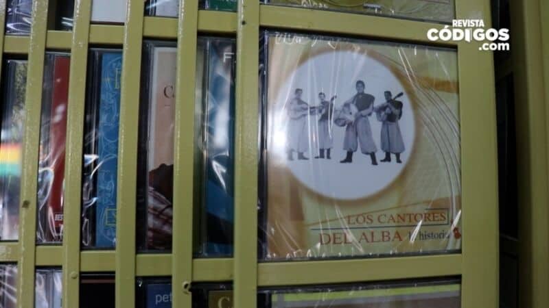 Destacan que en Posadas se mantiene la compra de discos y aumentó la venta de vinilos 8 16 - WhatsApp Image 2022 04 22 at 7.39.47 PM 2 - 15