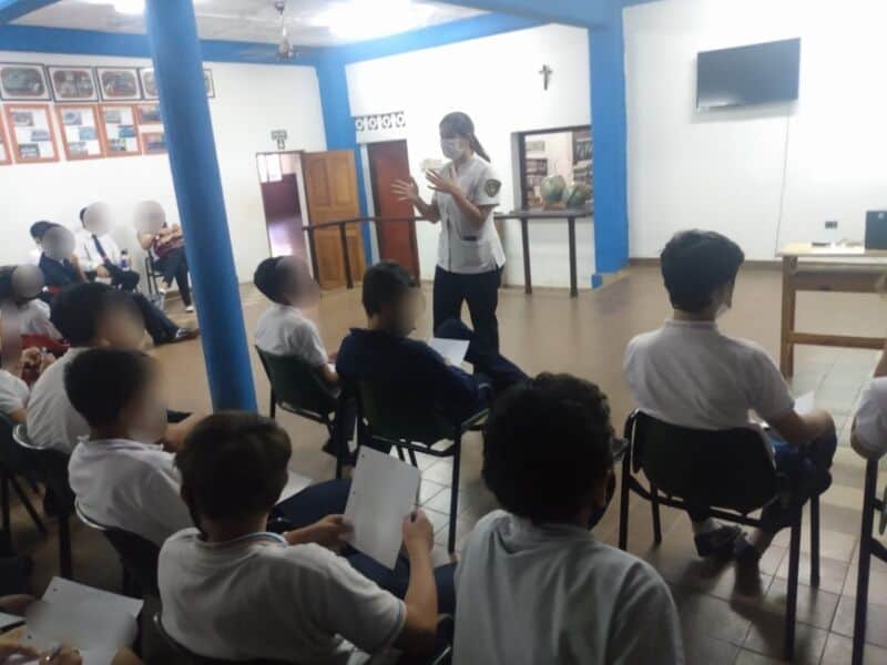 Labor comunitaria de la Policía: realizan talleres y charlas en los institutos educativos