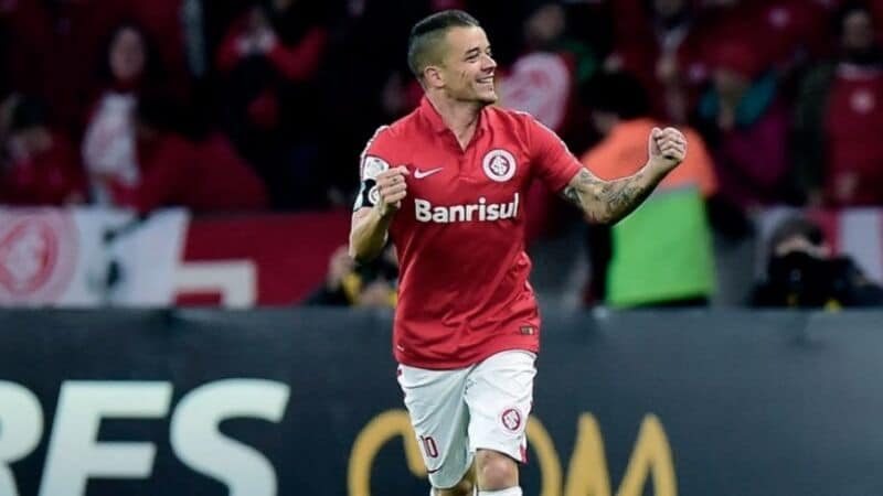 Andrés D'Alessandro se retira del fútbol el próximo domingo jugando para Inter de Brasil