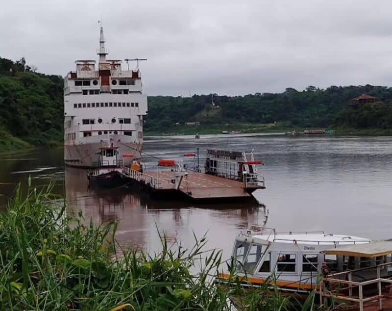 El servicio de balsas en Iguazú sigue sin restablecerse por la bajante del río