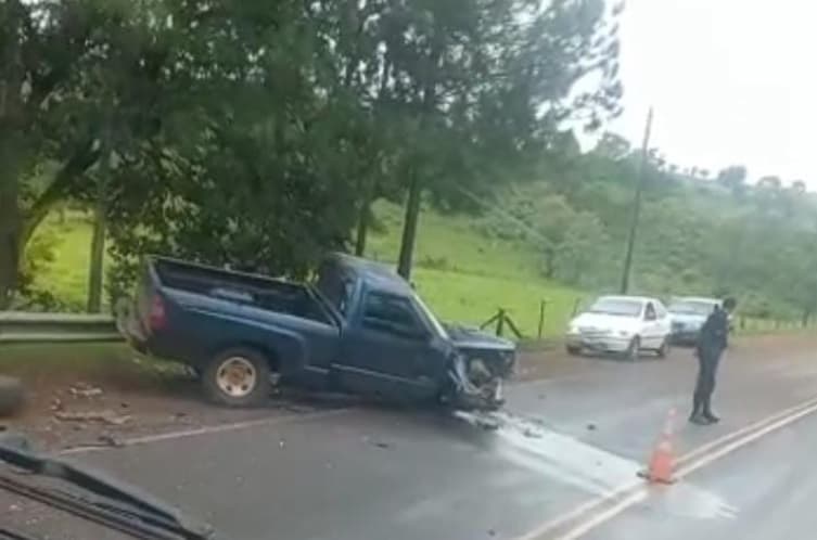 Fuerte choque en zona de Colonia Aurora: cuatro heridos
