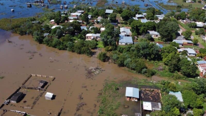 En Corrientes evacuaron a más de cien de familias por lluvias intensas