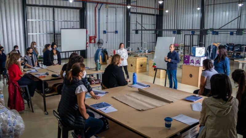 Comenzó el curso del Fashion Lab de confección de lencería de Misiones Diseña