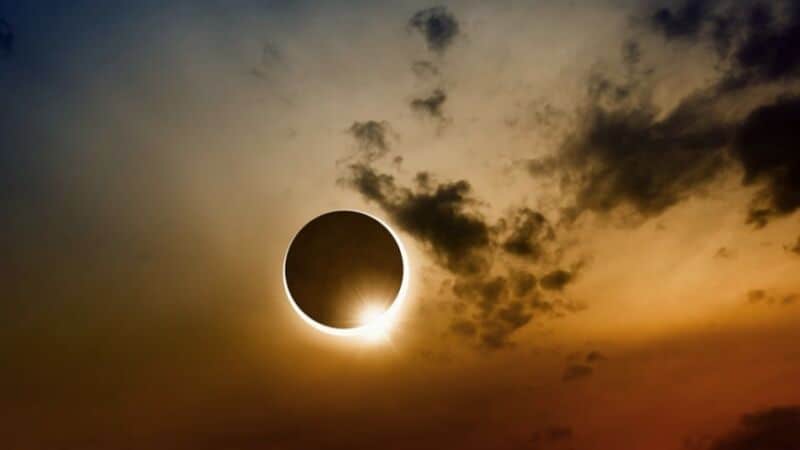 Primer eclipse del 2022: la Luna tapará un 39% de la superficie del Sol