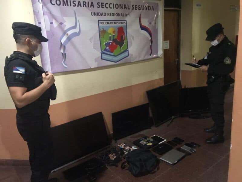 Secuestran diferentes dispositivos electrónicos en Posadas e investigan su procedencia
