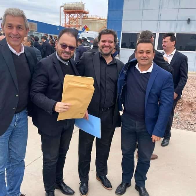 Herrera y diputados misioneros entregaron a Fernández el proyecto de ley que busca la llegada del gasoducto a la provincia