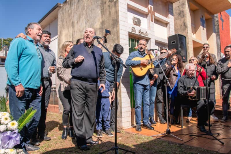 "Alcibíades dejó sus canciones grabadas en el corazón del pueblo misionero" 2 4 - homenaje 2 2 - 3