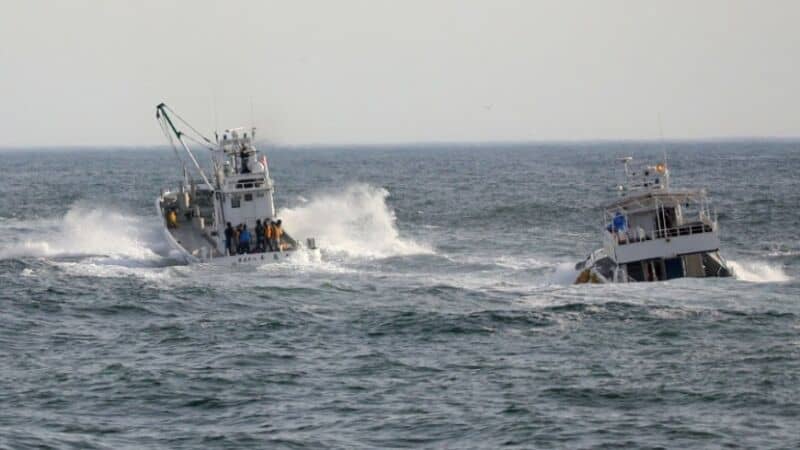 Japón: hay 10 muertos y 16 desaparecidos tras el naufragio de un barco turístico