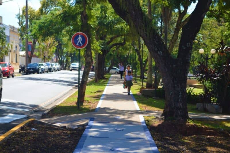Finalizaron las obras de puesta en valor de la avenida Roque Sáenz Peña de Posadas 4 8 - obras roque saenz pena 5 - 7