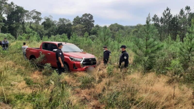 Encontraron en un pinar una camioneta robada en Guaraní