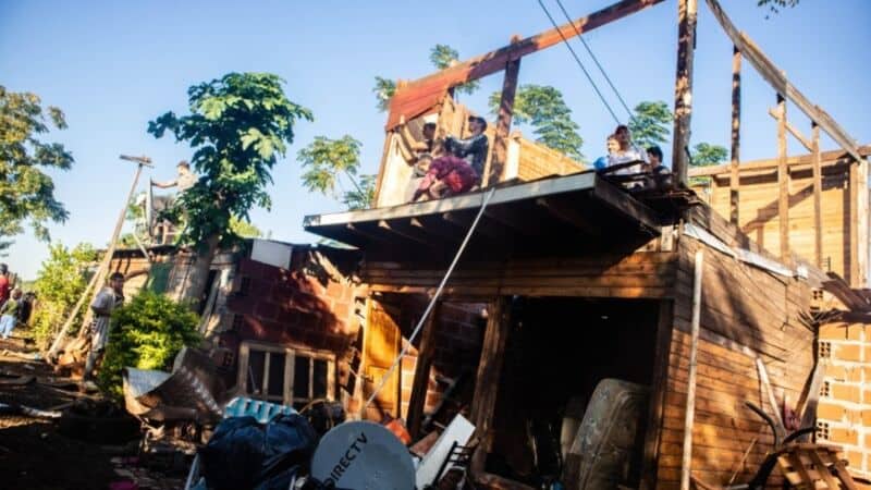 Empezaron el proceso de relocalización de 54 familias del asentamiento “Tacuaritas” 3 6 - relocalizados 4 - 5