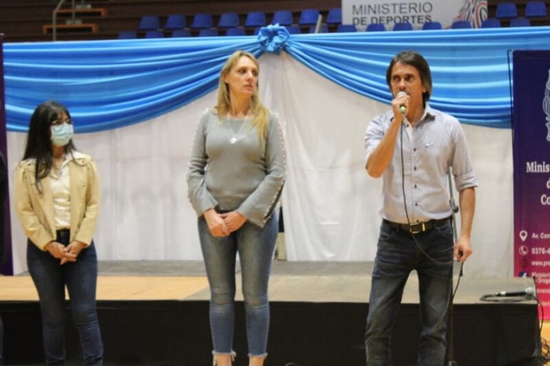 Más de mil estudiantes en Montecarlo participaron de la jornada de prevención de adicciones