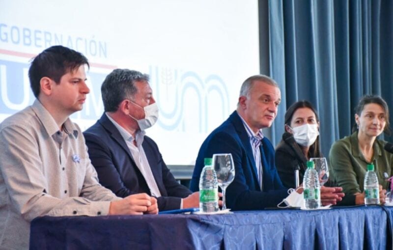 Posadas: Arce acompañó el inicio de clases de la Diplomatura en Seguridad Ambiental 1 2 - Arce 1 4 - 1