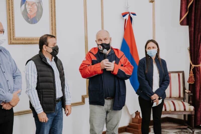 El Gobierno provincial entregó subsidio para maquinaria de combate contra incendios 4 8 - Copia de 2022 05 9 Posadas Bono bomberos 18 - 7