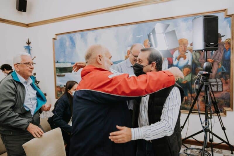 El Gobierno provincial entregó subsidio para maquinaria de combate contra incendios 1 2 - Copia de 2022 05 9 Posadas Bono bomberos 2 - 1