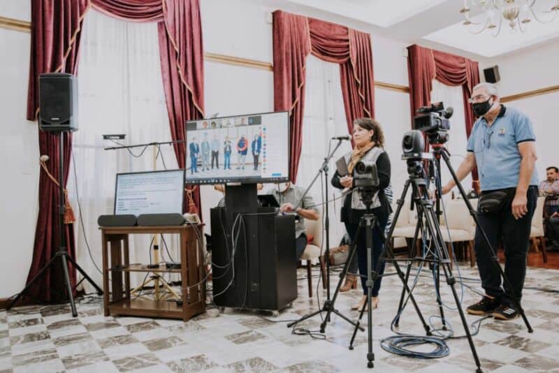 El Gobierno provincial entregó subsidio para maquinaria de combate contra incendios 6 12 - Copia de 2022 05 9 Posadas Bono bomberos 26 - 11