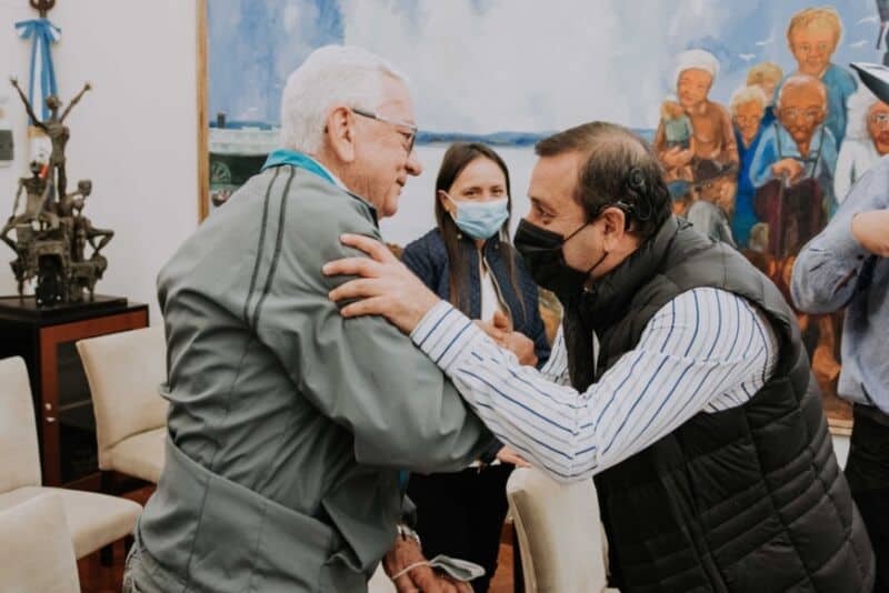 El Gobierno provincial entregó subsidio para maquinaria de combate contra incendios 2 4 - Copia de 2022 05 9 Posadas Bono bomberos 4 - 3