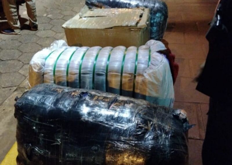 Policías secuestraron mercadería de contrabando valuada en más de 200 mil pesos en Capioví