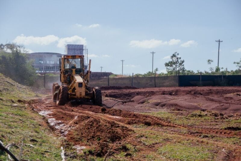 Municipales ejecutan obras para mejorar el Acceso Oeste de Posadas