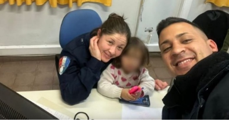 Una mujer se fue de fiesta y dejó sola a su hija de 2 años: fue rescatada por la policía