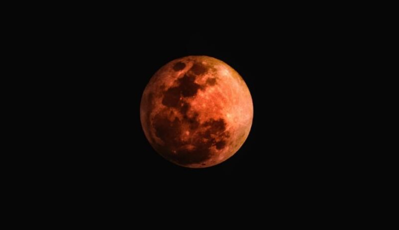 Observación de eclipse total de la luna roja en el Parque