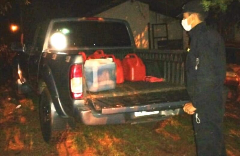 Incautaron más de 100 litros de combustible transportados irregularmente en una camioneta en Puerto Libertad