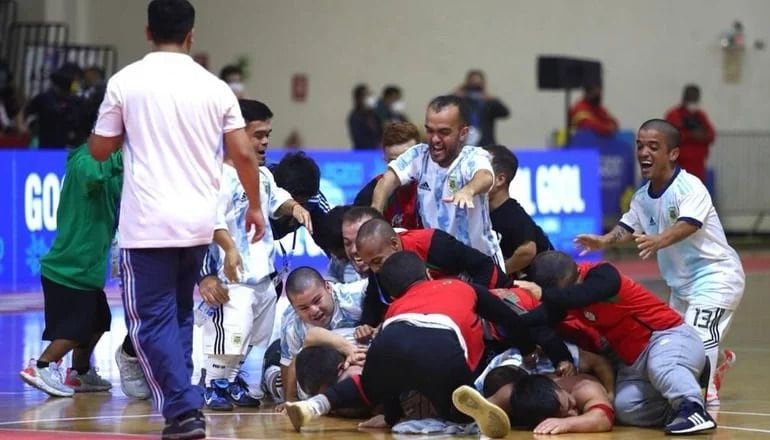 Argentina goleó a Paraguay y ganó su primera Copa América de Talla Baja