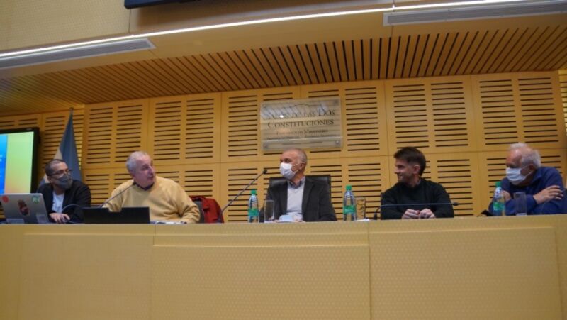 El filósofo Alejandro Piscitelli brindó una charla en la Legislatura misionera 5 10 - charla 2 - 9